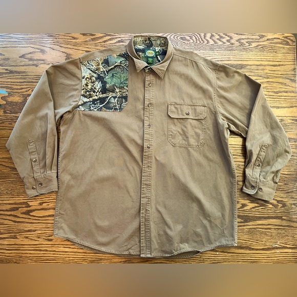 Cabela’s button up with real tree detailing. Size 2XL. - Picture 1 of 5